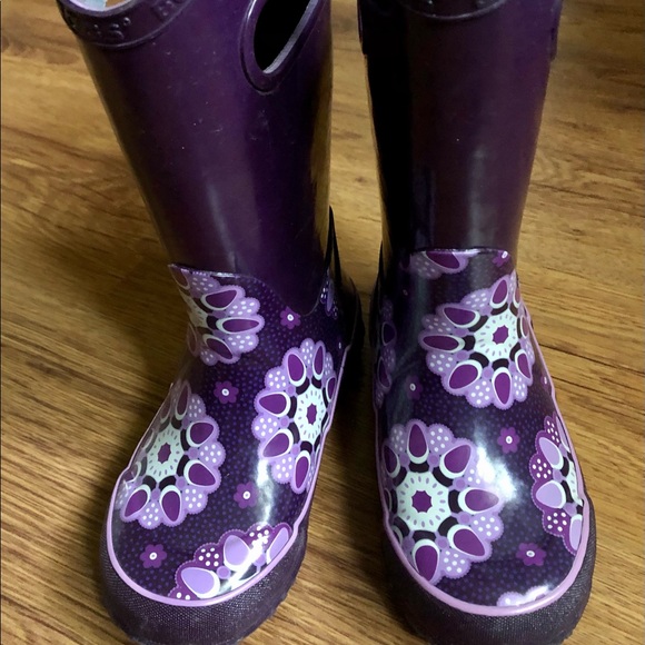 Purple girl’s rain boots Bogs size 10. Great condition - Picture 3 of 4
